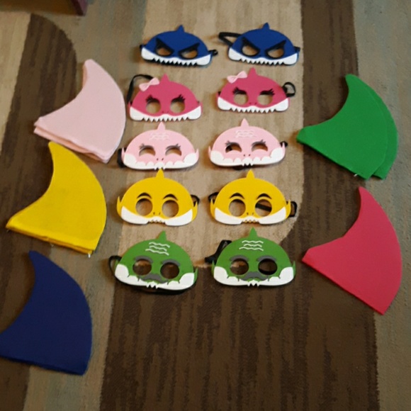Baby Shark Masks and fins - Picture 1 of 6